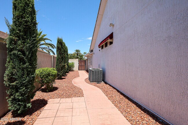 Building Photo - 13507 W Sky Hawk Dr