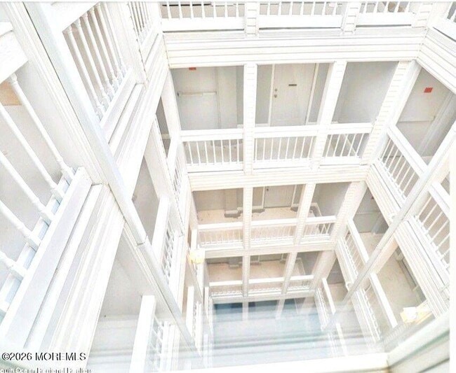 Building Photo - 16 Lake Ave