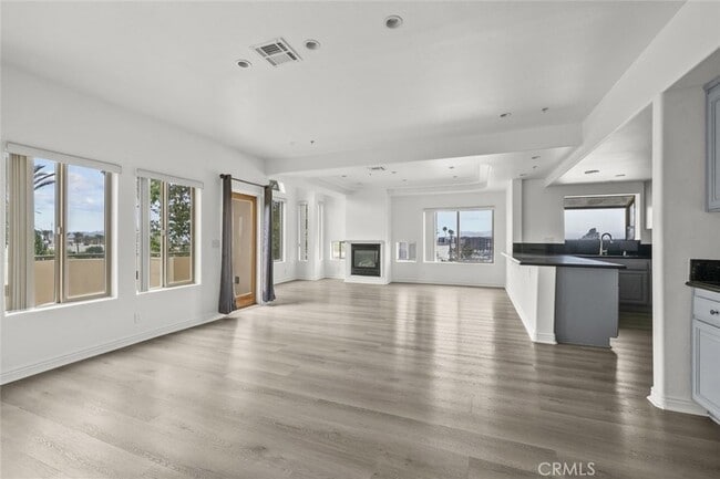 Building Photo - 231 E Burbank Blvd