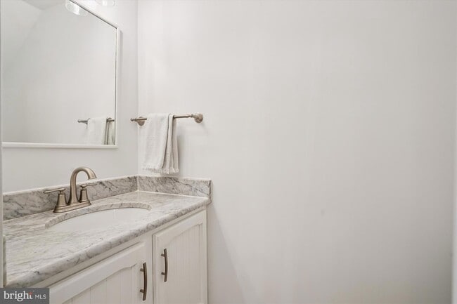Building Photo - 1223 Michigan Ct