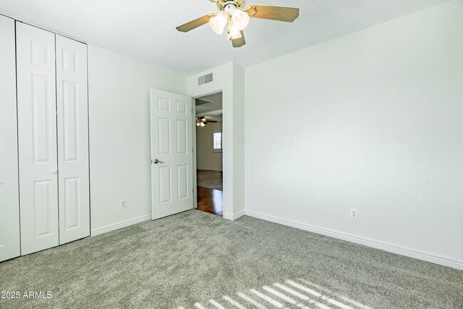 Building Photo - 2547 W Naranja Ave