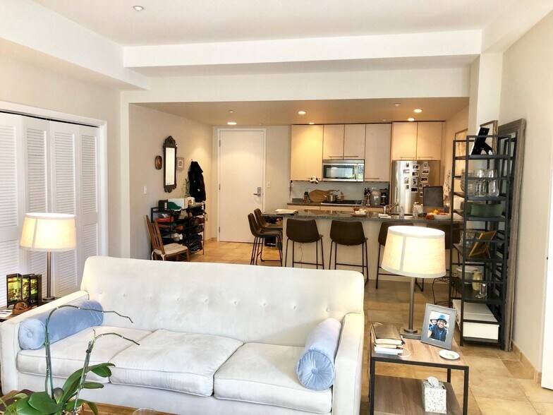 Building Photo - 33 Fay St