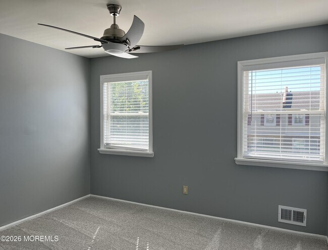 Building Photo - 53 Primrose Ln