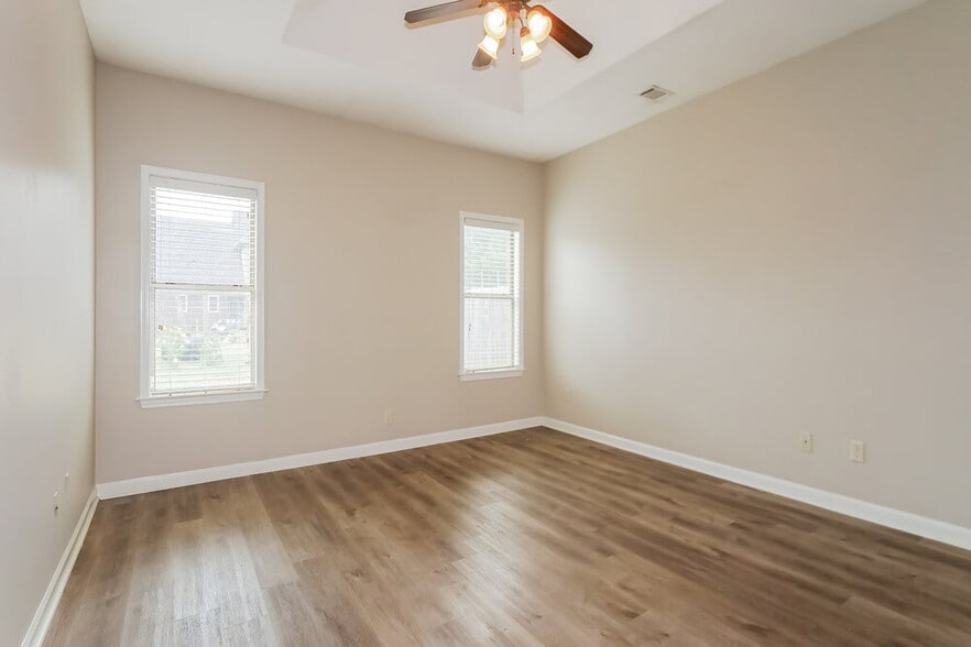 Building Photo - 1457 Sawmill Creek Ln