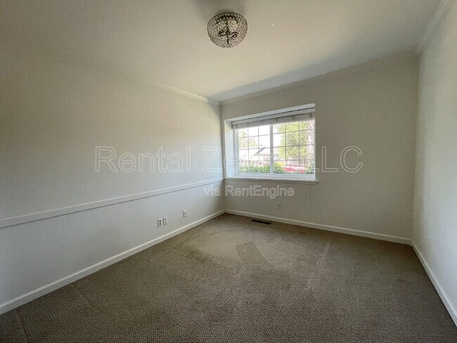 Building Photo - 626 Huntleigh Dr