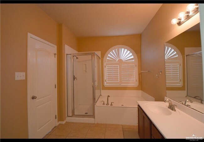 Building Photo - 20 Santa Lydia St