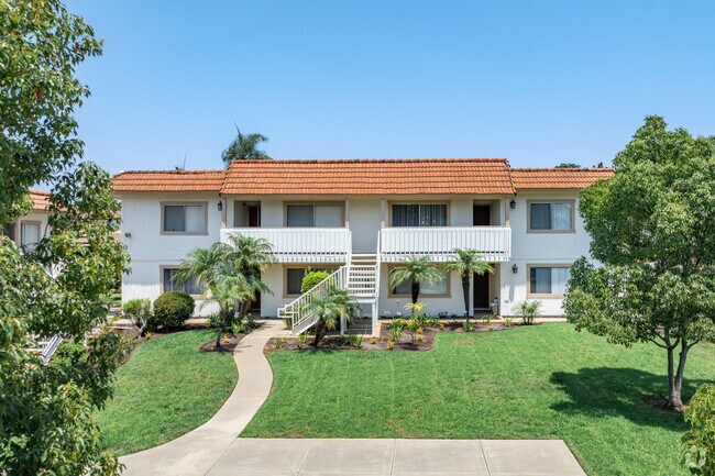 Beautiful Landscaping - Sunset Drive Apartments