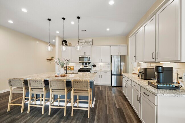 Building Photo - 573 Newcomb Holw Dr