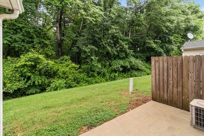 Building Photo - Your Perfect Townhome Is Here!