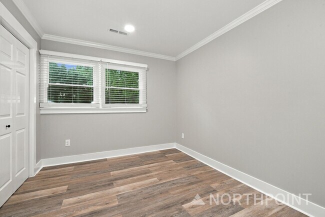 Building Photo - 7124 Sherbourne Dr