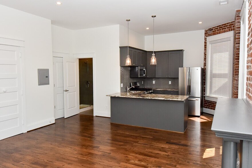 Building Photo - 1764 Frankfort Ave