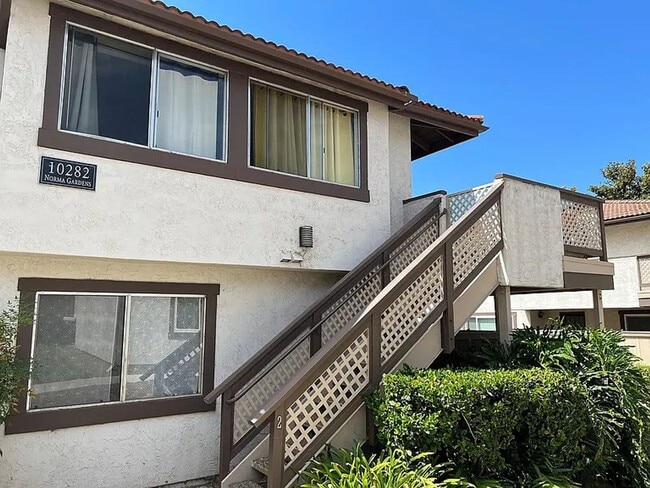 Building Photo - Spacious 3-Bed, 2-Bath upstairs Unit In a ...