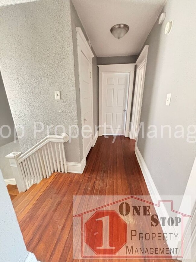 Building Photo - 3 Bedroom 1 Bathroom in Kansas City!
