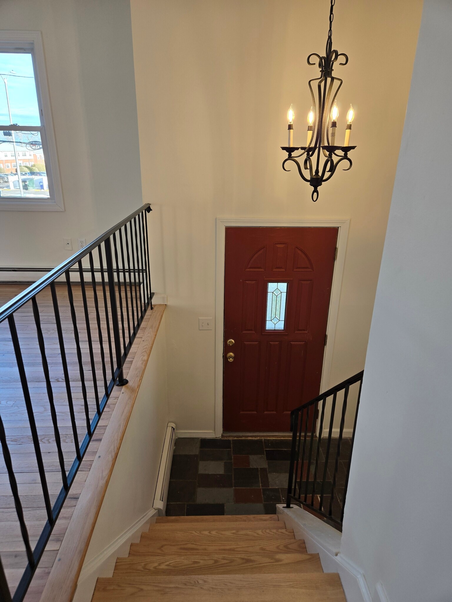 Entry - 32 Monroe St