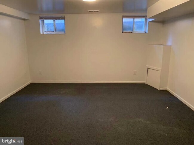 Building Photo - 944 New Market St