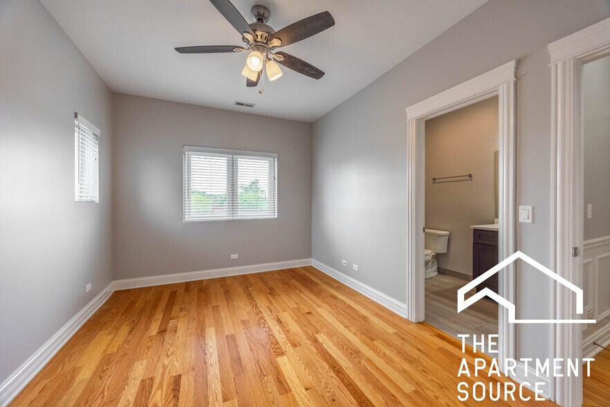 Building Photo - 736 N Avers Ave