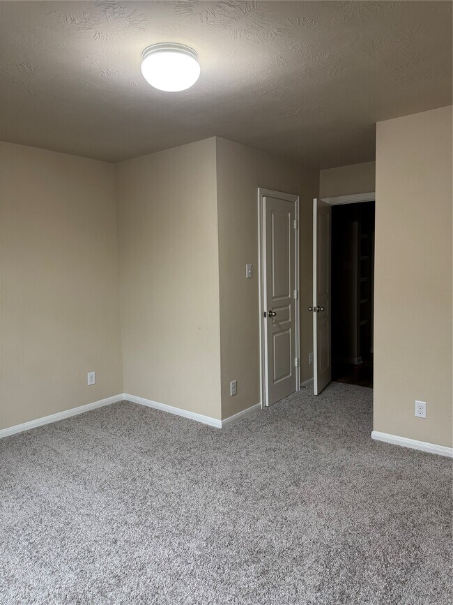 Building Photo - 8127 Almera Falls Dr