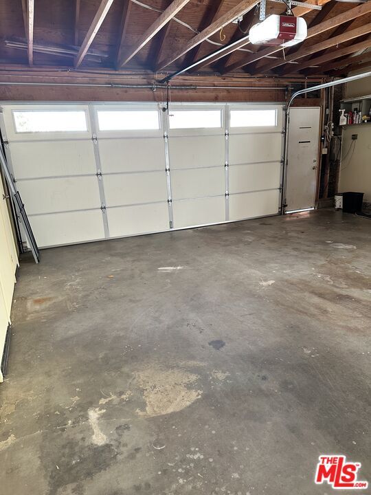 Building Photo - 10850 Remmet Ave