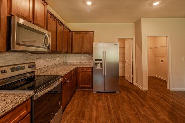 Building Photo - Move-In Ready 3BR Home | $2,100 with Lawncare or $2,000 Tenant Maintained