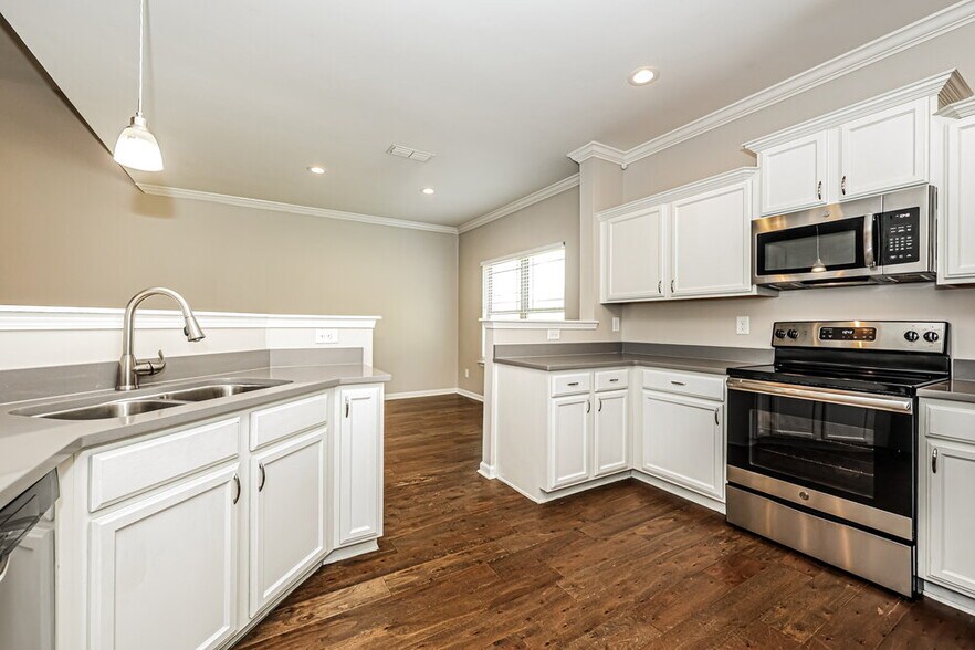 Building Photo - 1705 Porchrest Way