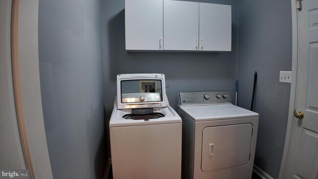 Building Photo - 12405 Milestone Manor Ln