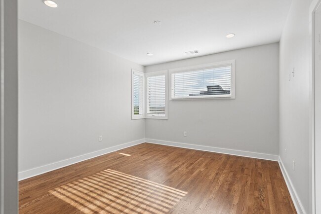 Building Photo - 410A 33rd Ave N-