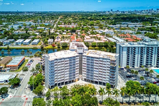 Building Photo - 2025 NE 164th St