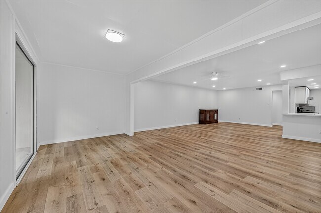 Building Photo - 12633 Memorial Dr