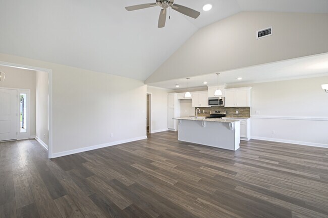 Building Photo - 8850 Snelling Dr