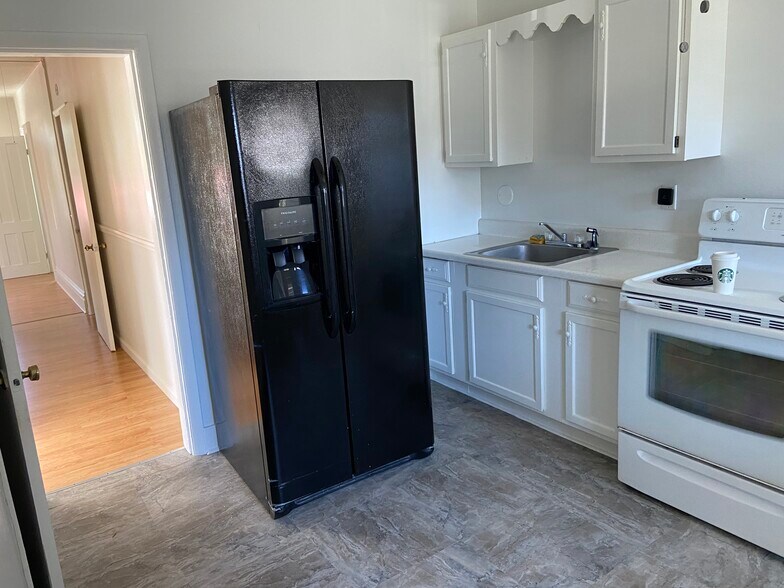 Building Photo - 1300 6th Ave