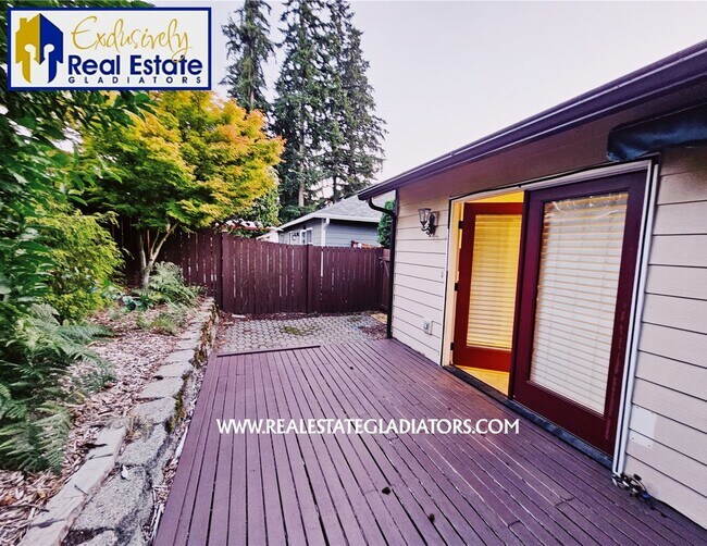 Building Photo - Beautiful, Pet Friendly Light-Filled Rambl...