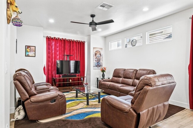 Building Photo - 438 N Stone Mountain Dr