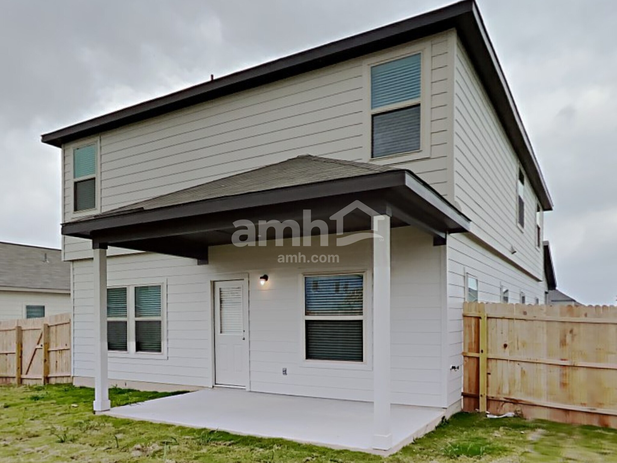 Building Photo - 719 Red Barn Bnd