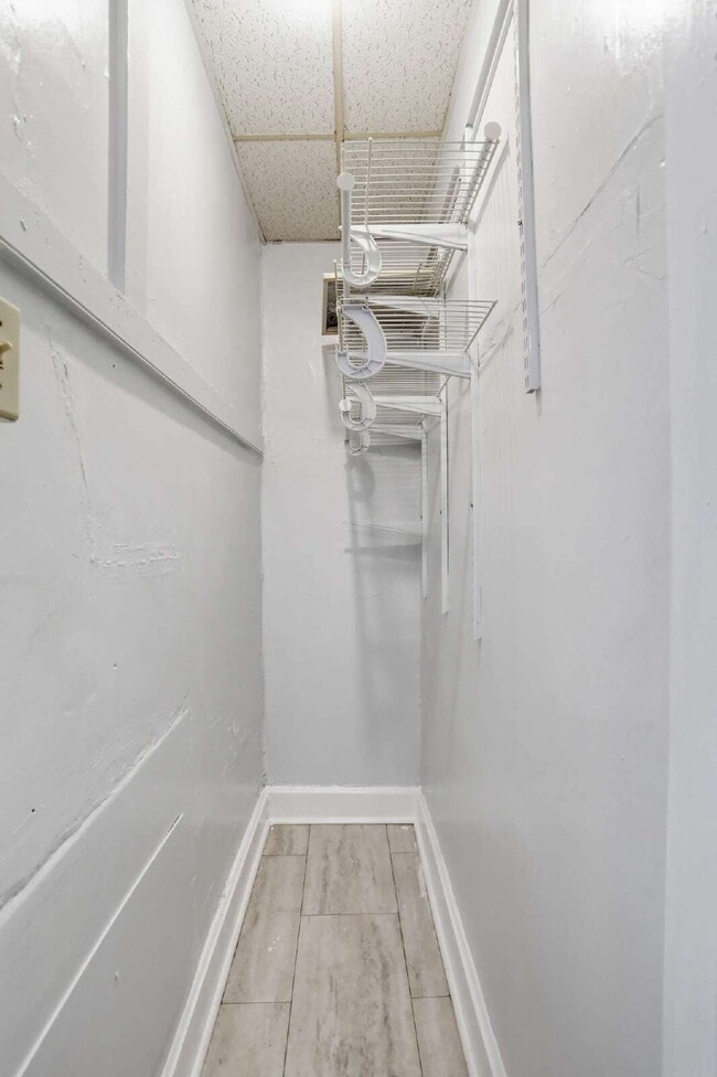 Building Photo - Welcome home to this newly renovated 2 bedroom top floor apartment
