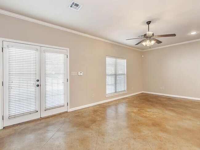 Building Photo - 120 Deraney Ln