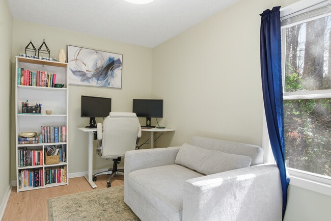 Building Photo - 1005 Redbud Rd