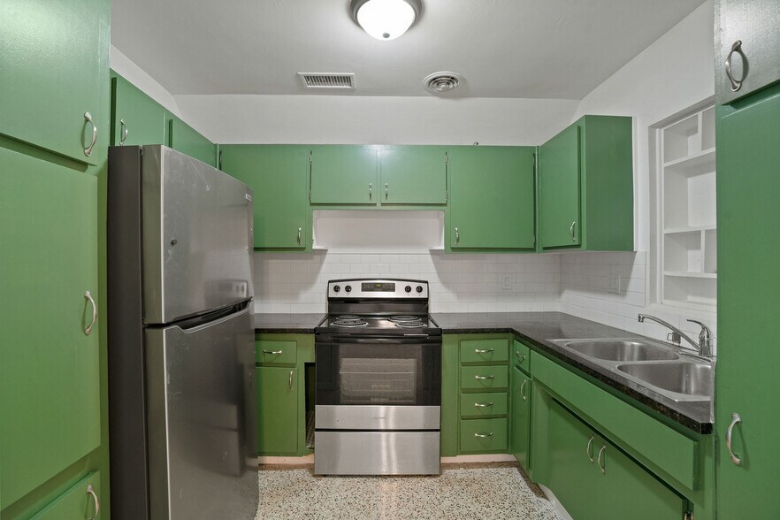 Building Photo - 24 N Hillcrest Ave