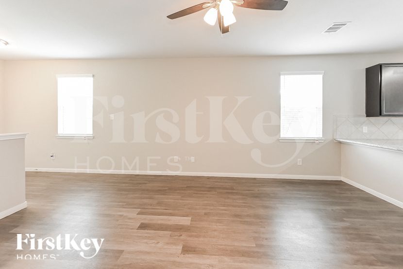 Building Photo - 24703 Lorenzo Glaze Trail