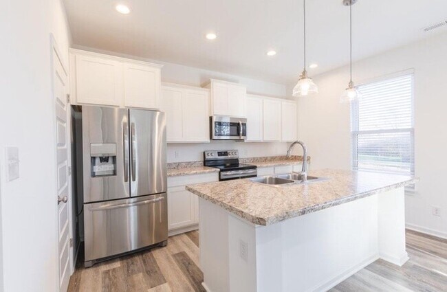 Building Photo - 8060 Clarks Creek Ct