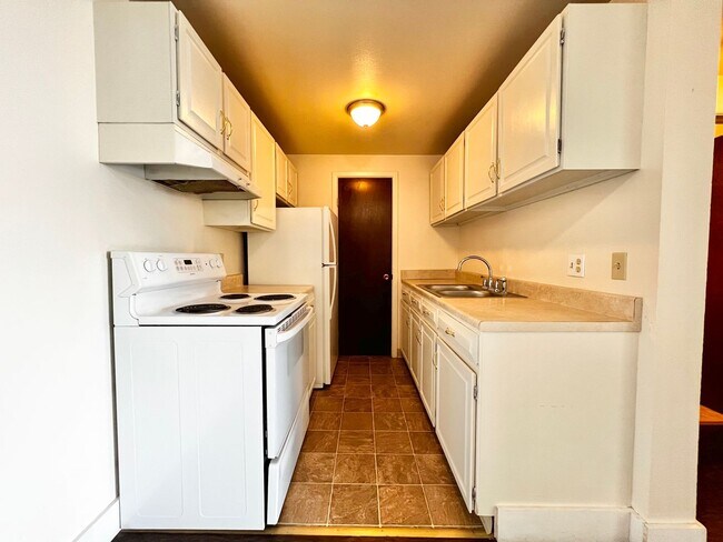 Building Photo - Robertson1001 (KC-JF-NB)