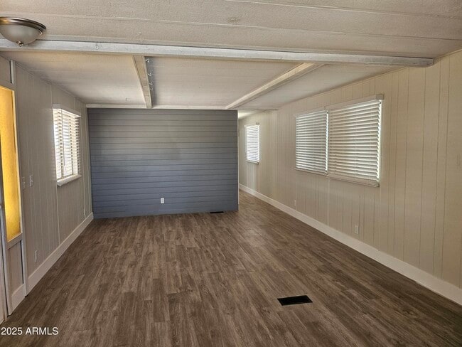 Building Photo - 1113 W Corinthian Cir