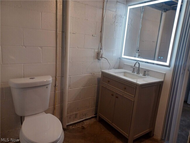 Building Photo - 551 Moherman Ave