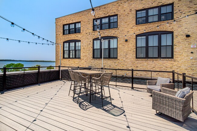 Building Photo - 327 E Wilson St