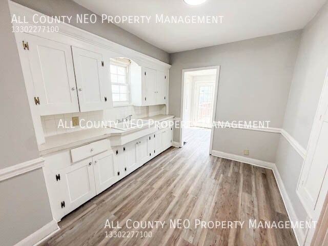 Building Photo - 900 Roslyn Ave SW