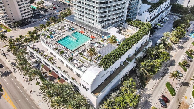 Building Photo - 3101 Bayshore Dr