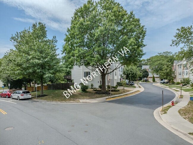Building Photo - 6001 Keble Dr