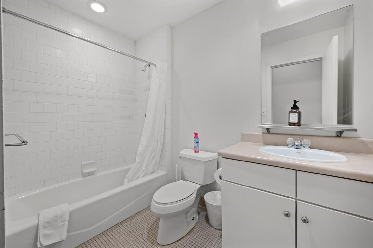 Building Photo - 160 E Berkeley St