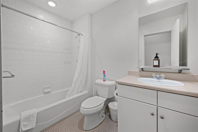 Building Photo - 160 E Berkeley St