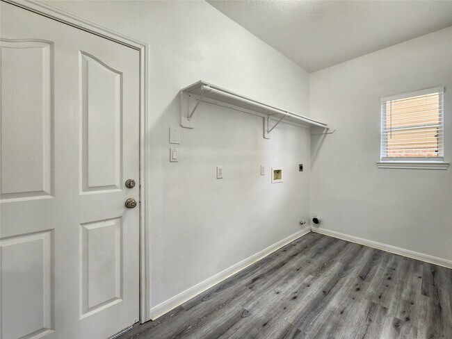 Building Photo - 11906 Cottonwood Ln