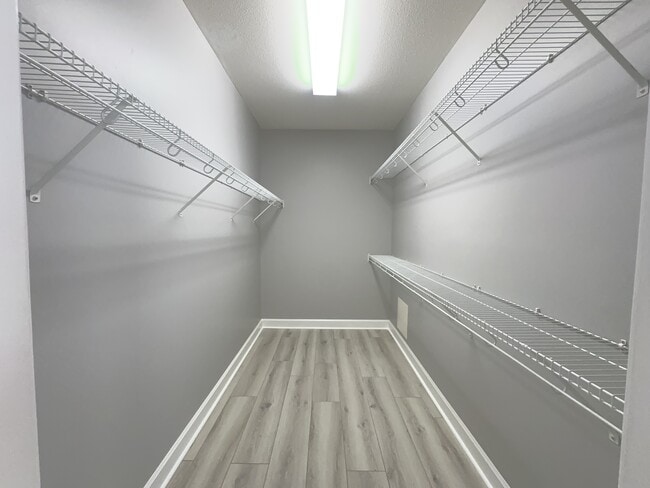 Building Photo - 3650 Victoria Dr